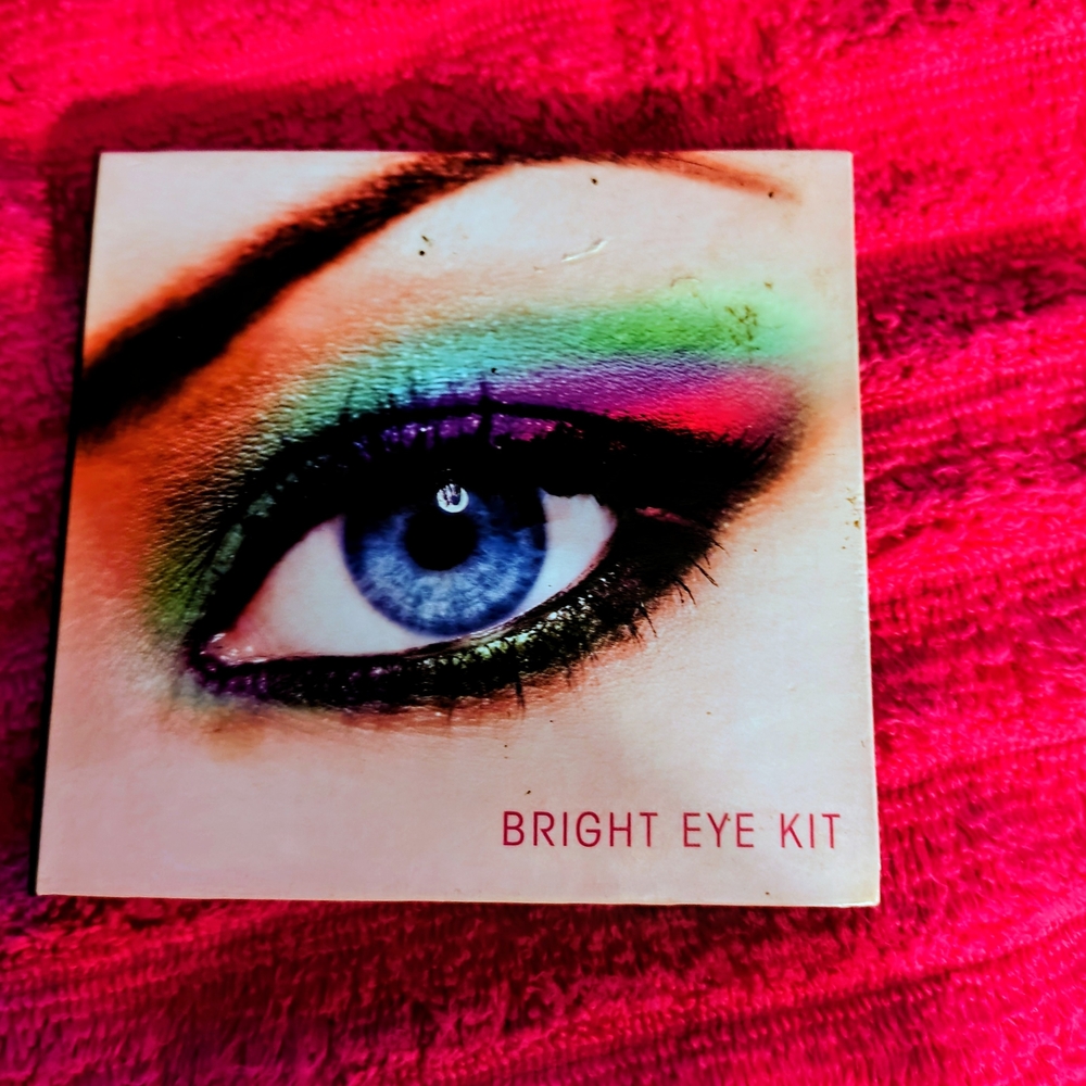 Bright Eye Kit - Multicolor Eyeshadow Palette